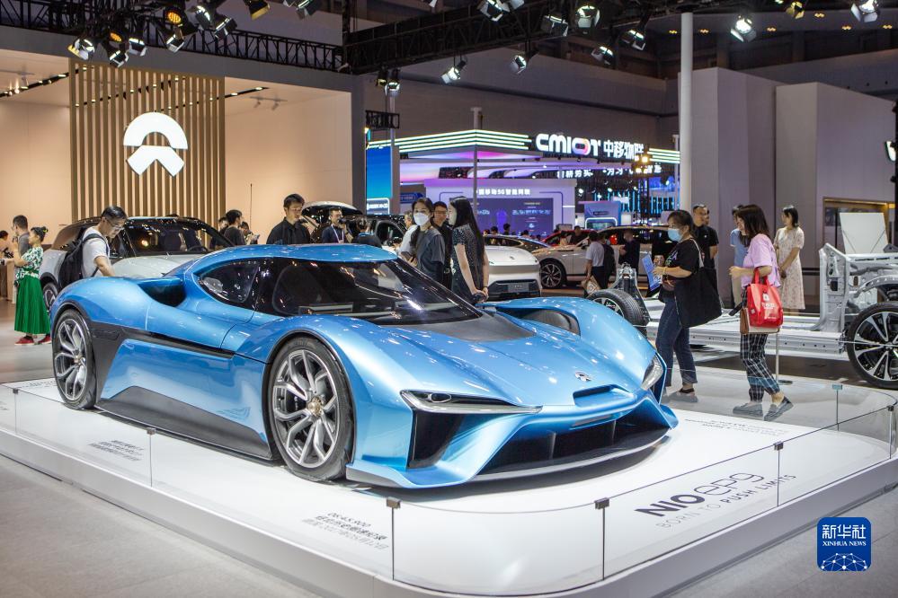 9月4日，觀眾在2023智博會蔚來汽車展廳內(nèi)參觀。新華社記者 儲加音 攝