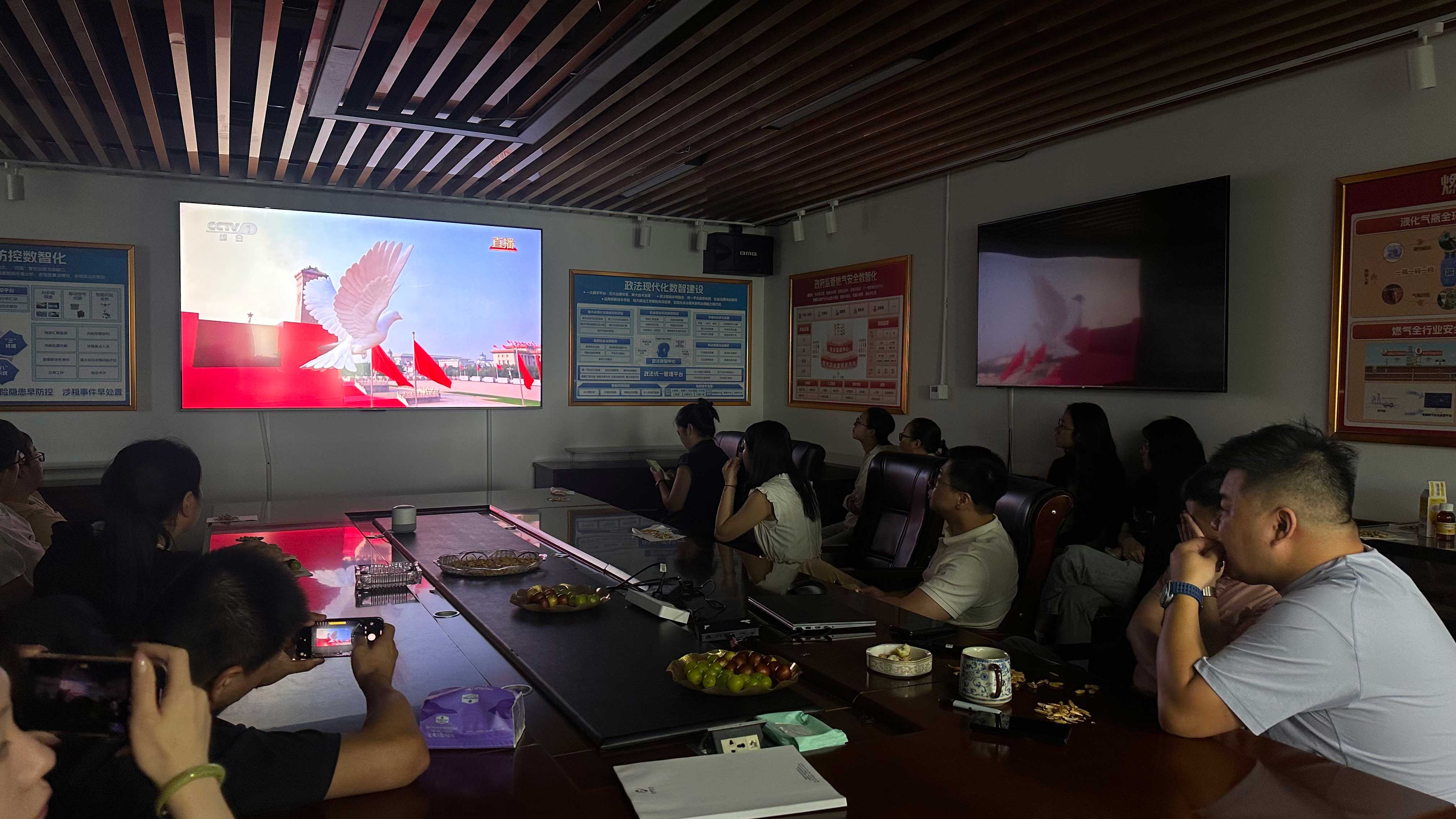 江蘇海盟員工共觀抗戰(zhàn)勝利 80 周年閱兵，汲取奮進(jìn)力量